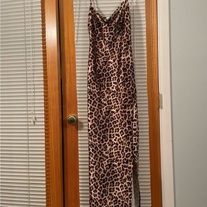 Sexy  and casual dress. Ideal for the occasion with a great coat